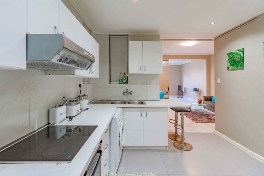 To Let 1 Bedroom Property for Rent in Sea Point Western Cape